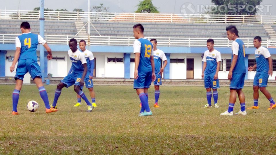 Pemain Persib Bandung berlatih di Stadion Persib, Kamis (11/09/14). Copyright: &copy; Muhammad Ginanjar/INDOSPORT